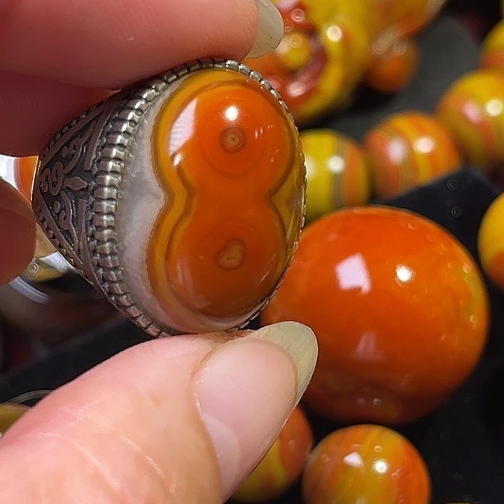 钛钢无用****3战国红