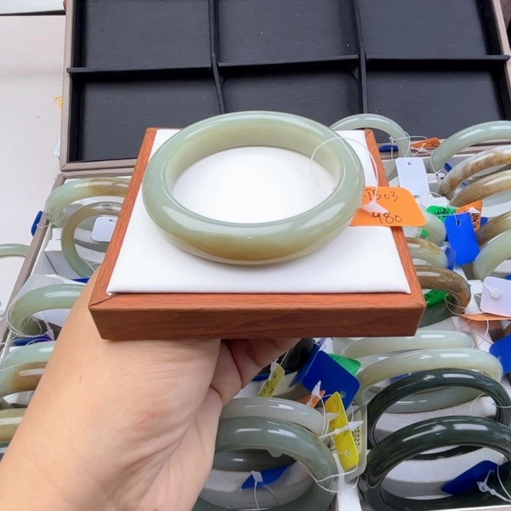 未镶嵌手镯和田玉七月