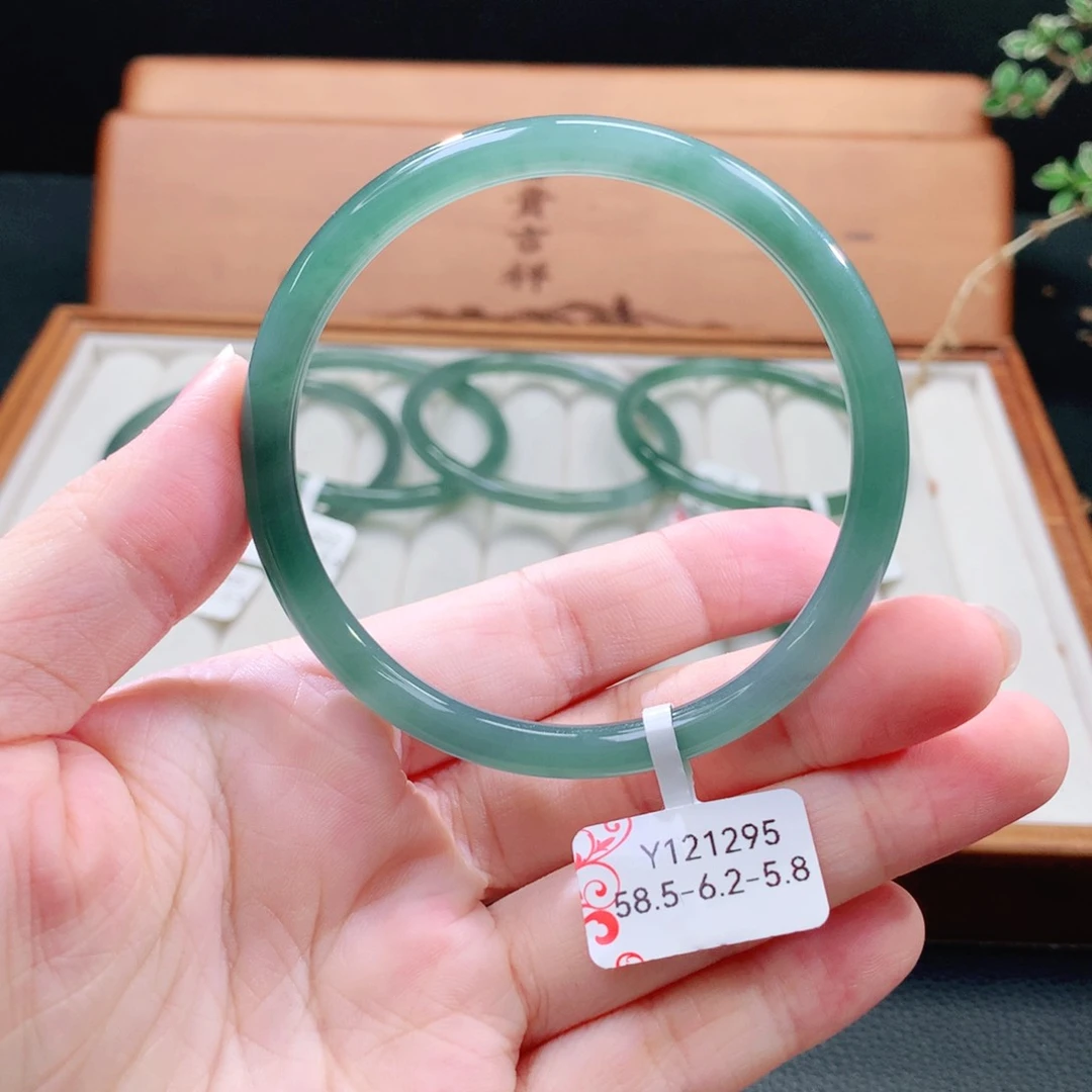 翡翠手镯（圆镯）未镶嵌