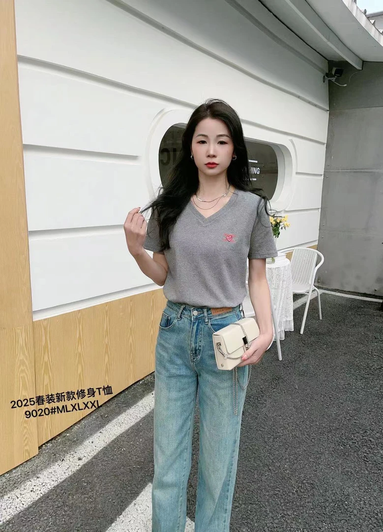 双鱼夏款刺绣爱心V领爱心上衣9020