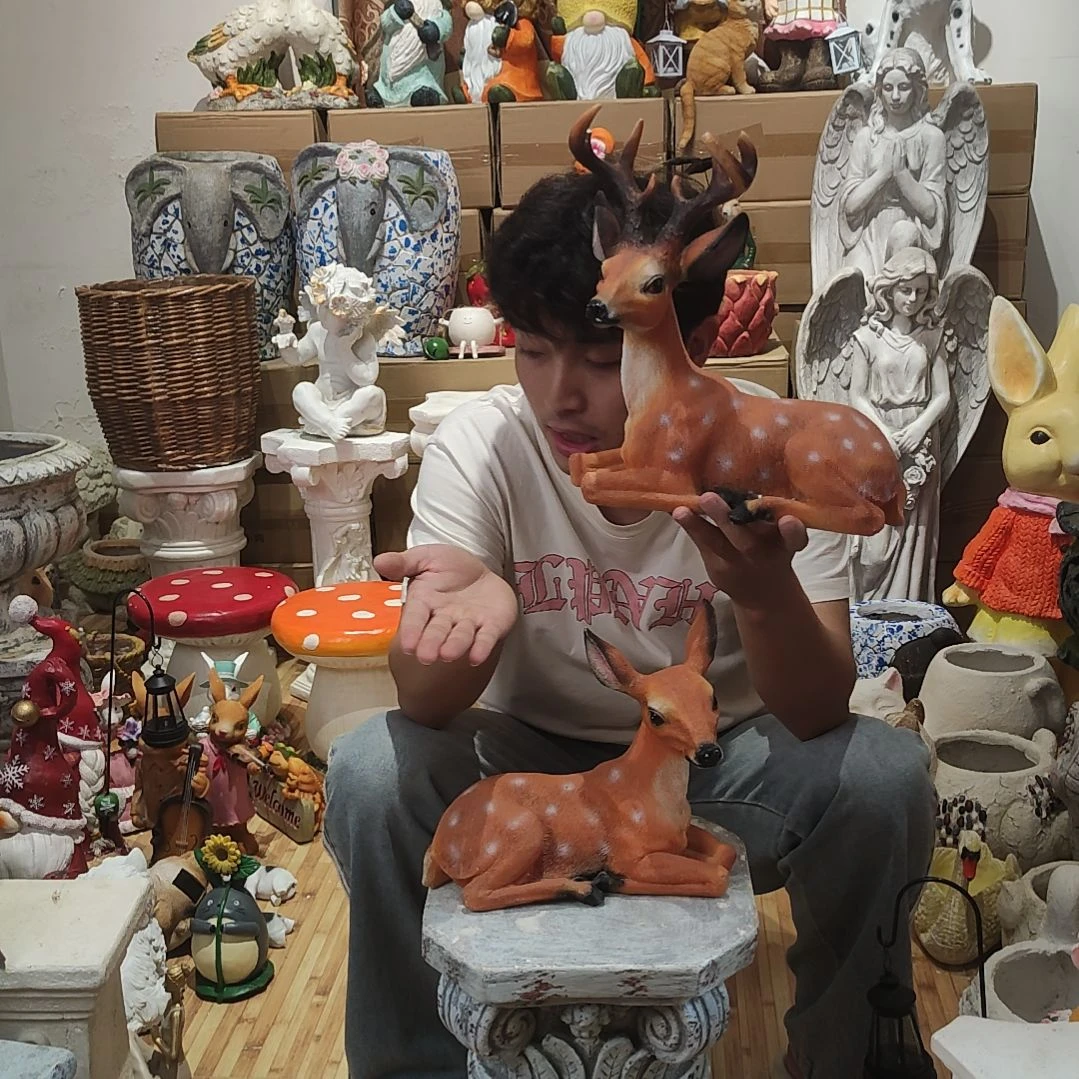 合成树脂梅花鹿一对