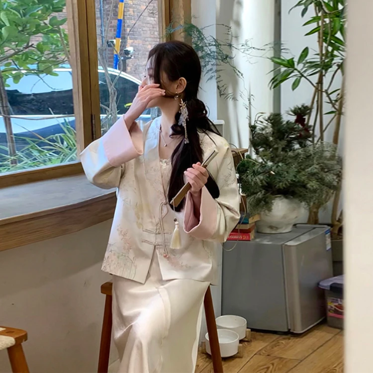 金蘑菇菇 山有木兮 木有枝/ 新中式刺绣 提花 手工盘扣锦缎外套