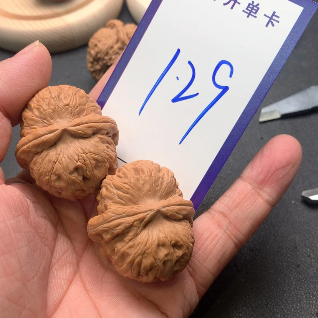 文玩核桃吊坠元宝