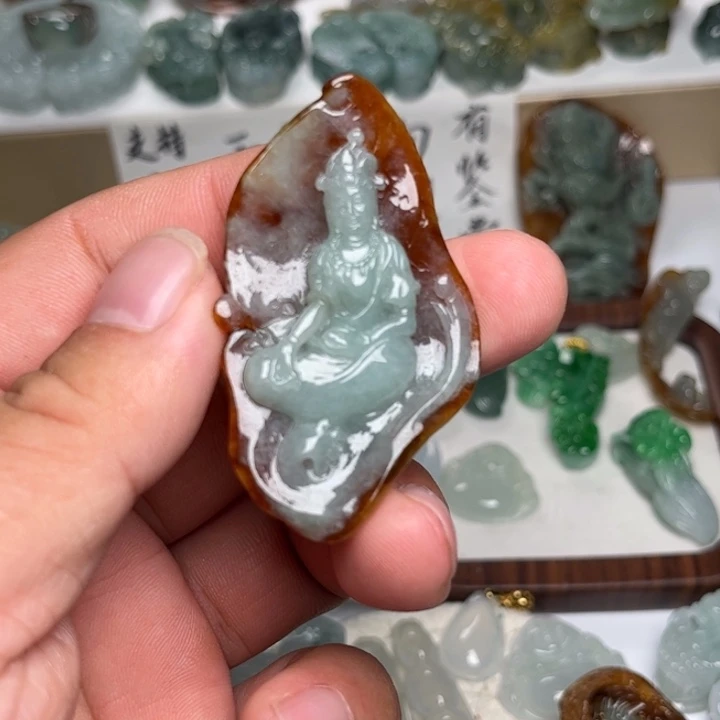 天***雨翡翠未镶嵌颈饰观音