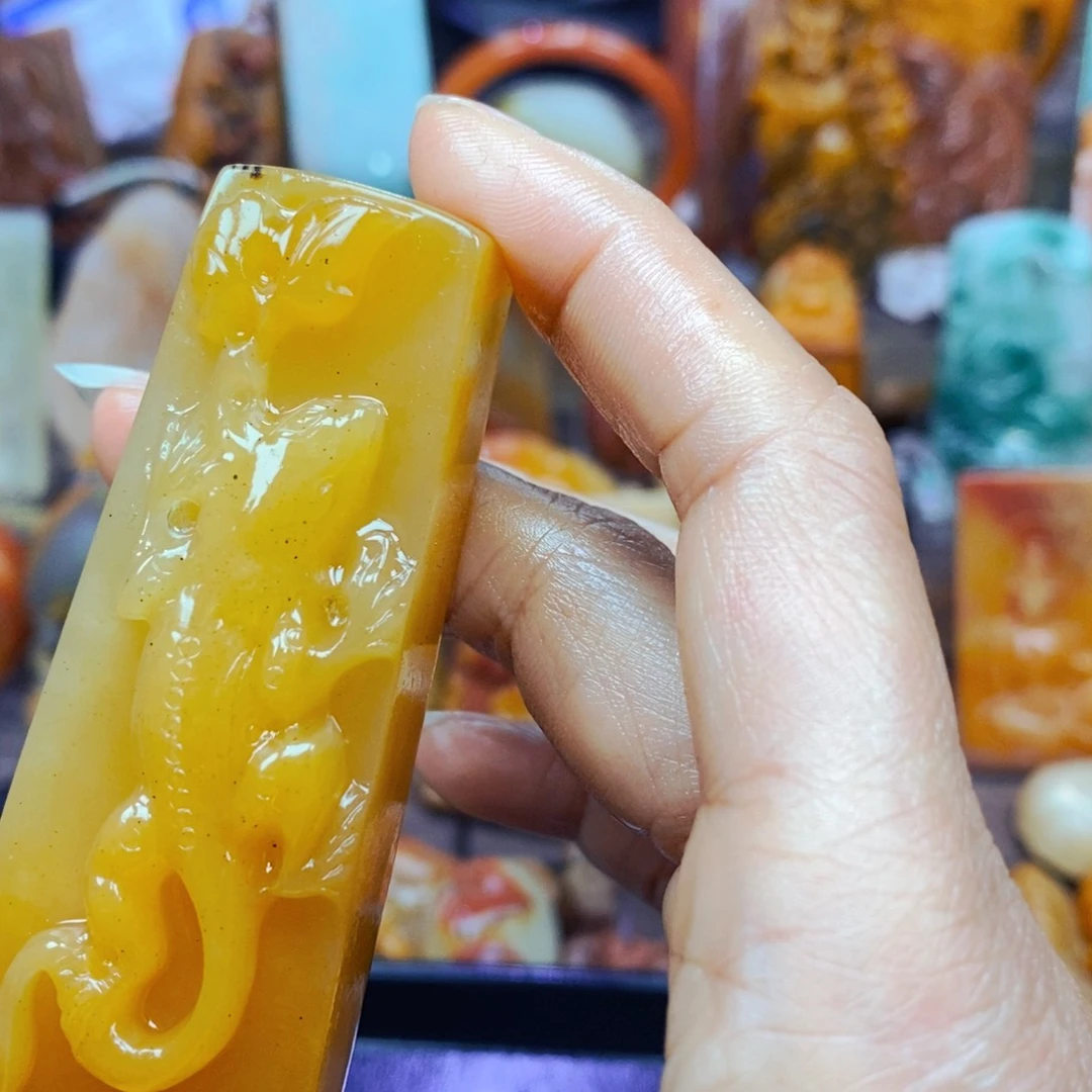 石英质玉（黄龙玉）未镶嵌颈饰