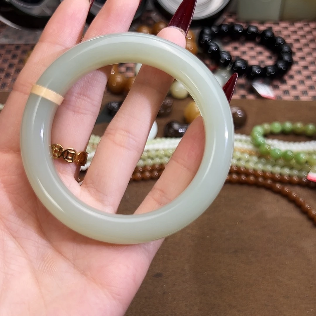 和田玉未镶嵌手镯且末料青白玉手镯53+