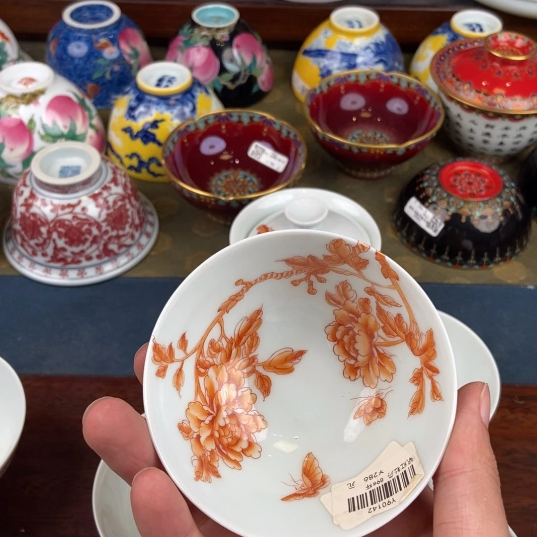 哎*陶瓷艺术家的作品是一