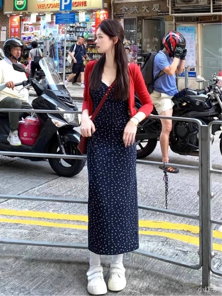 秋季新款时尚轻熟红色针织开衫碎花吊带连衣裙修身显瘦两件套装女