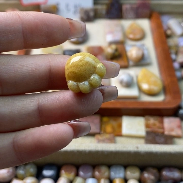 颈饰合金石英岩玉