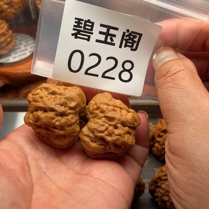 文玩核桃吊坠蛤蟆头