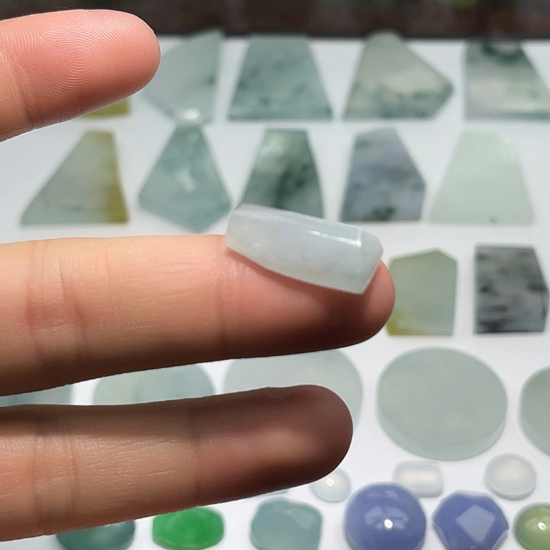 翡翠未镶嵌颈饰46888