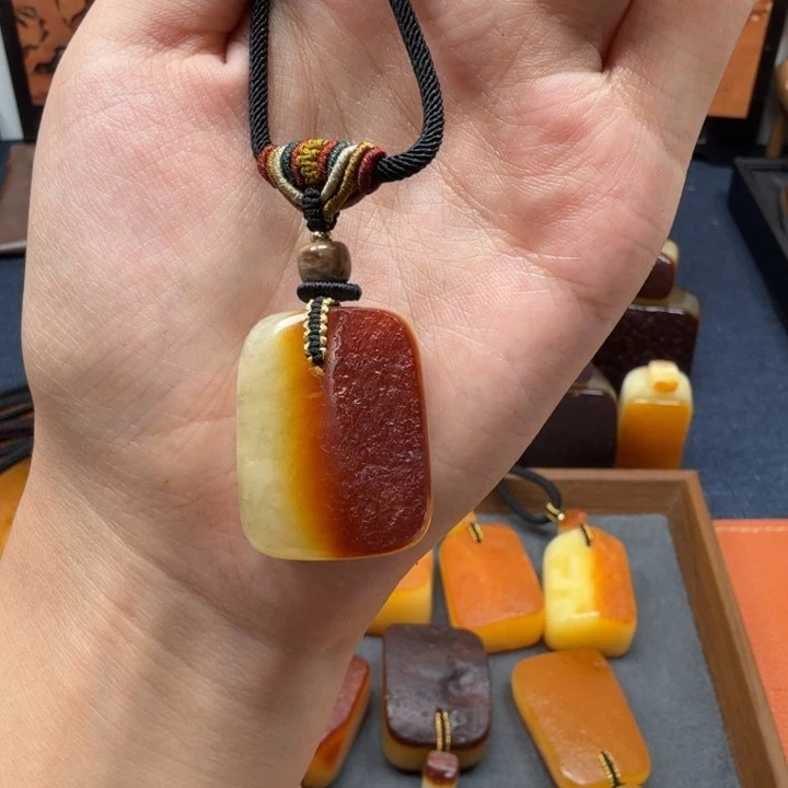 蜜蜡未镶嵌吊坠(赠链)