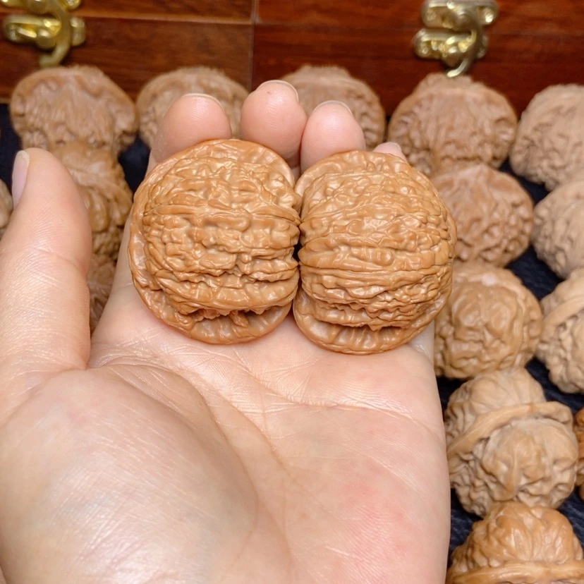 【闪购商品】文玩核桃吊坠王***培白狮子43