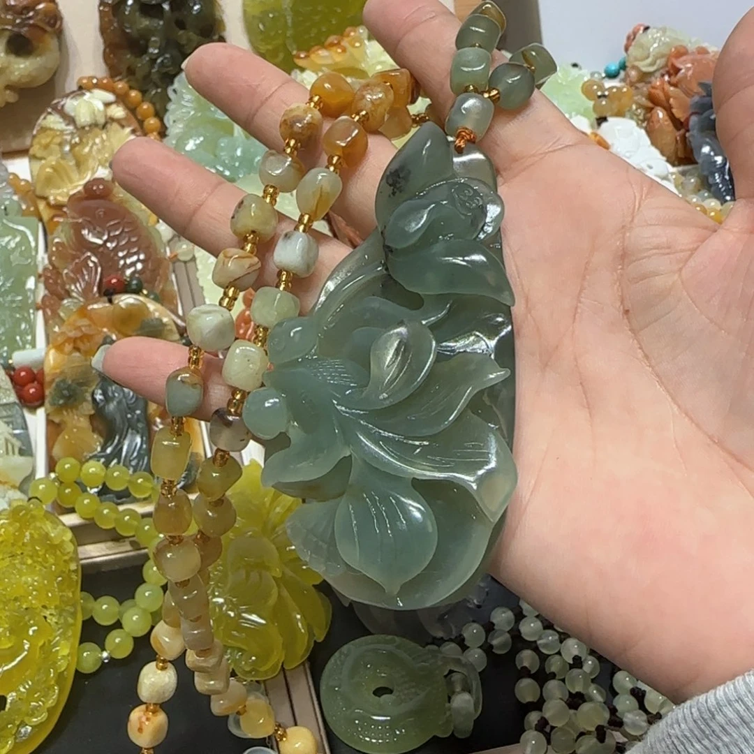 未镶嵌蛇纹石玉吊坠