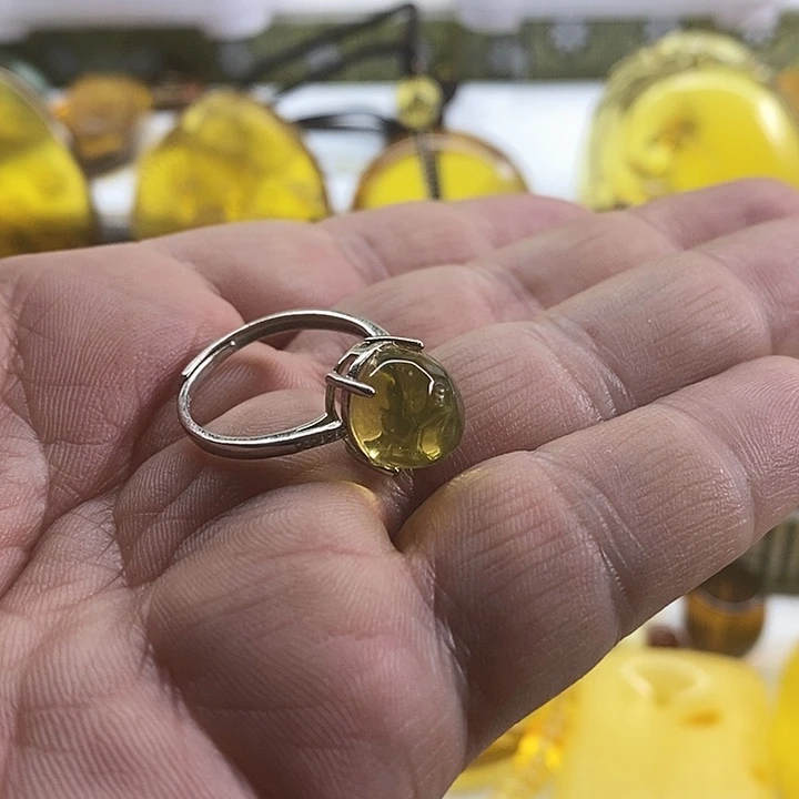 琥珀裸石未镶嵌戒指