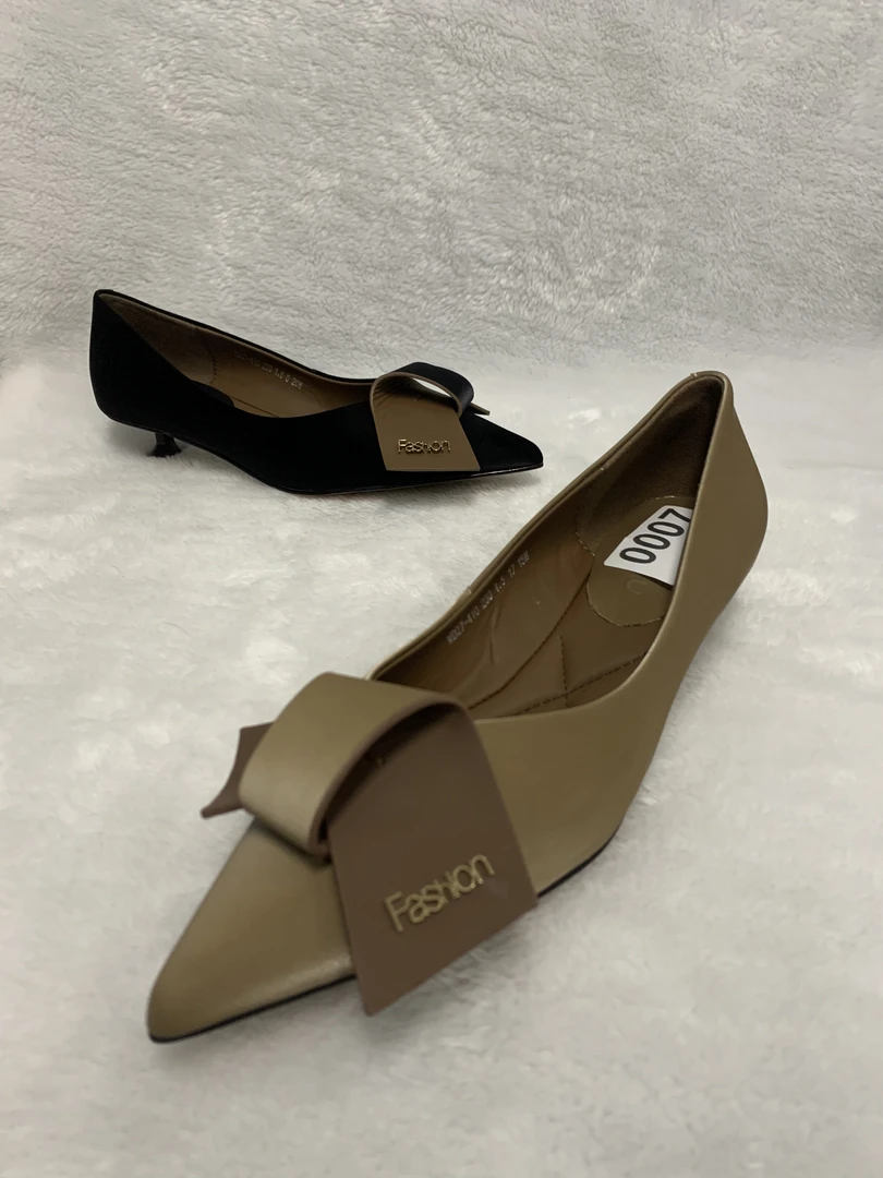 布纹牛皮尖头低猫跟防滑浅口套脚四季浅口舒适女气质套包单鞋410