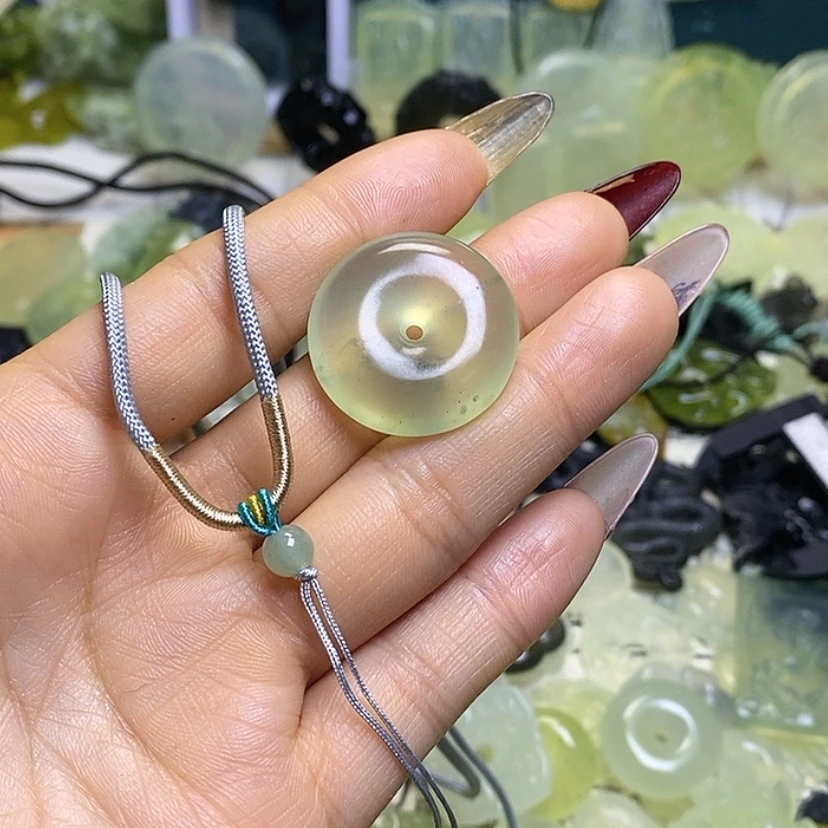 【闪购商品】蛇纹石玉颈饰未镶嵌郑***亿