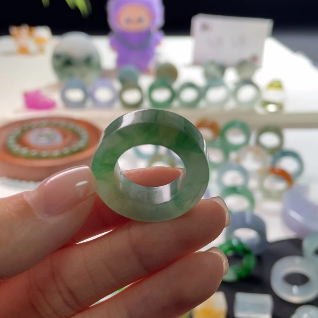 未镶嵌定制翡翠嫩绿