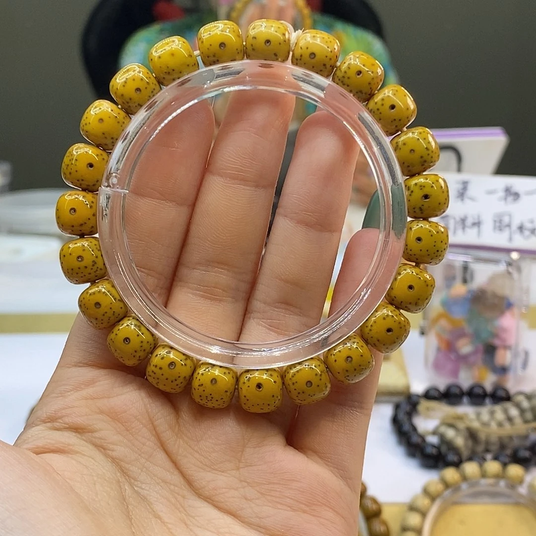 吊坠星月菩提10x9原生态鸡油黄正月大留白