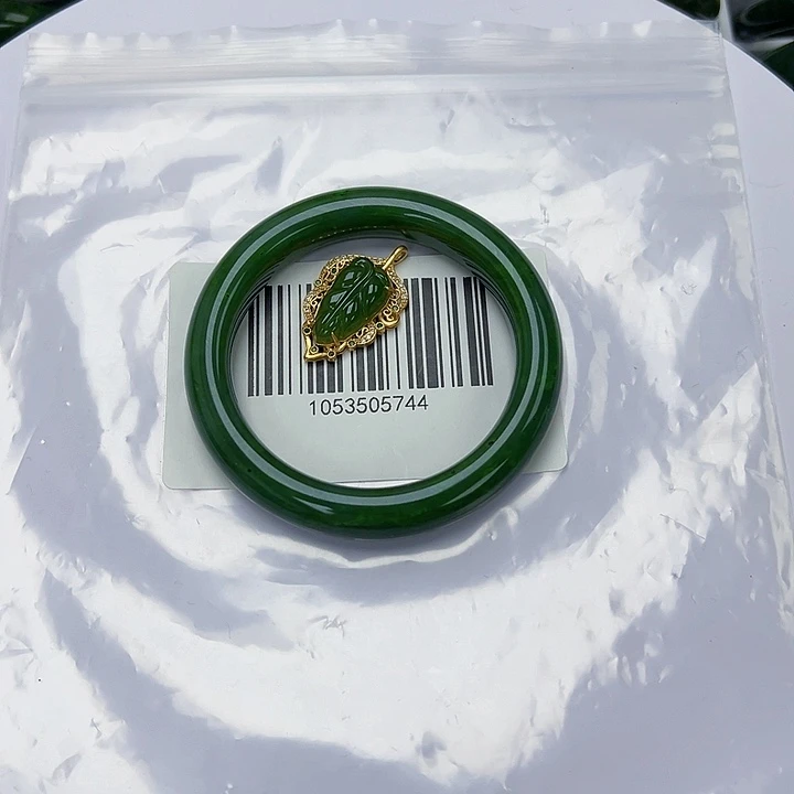 和田玉未镶嵌手镯微瑕56搭吊坠