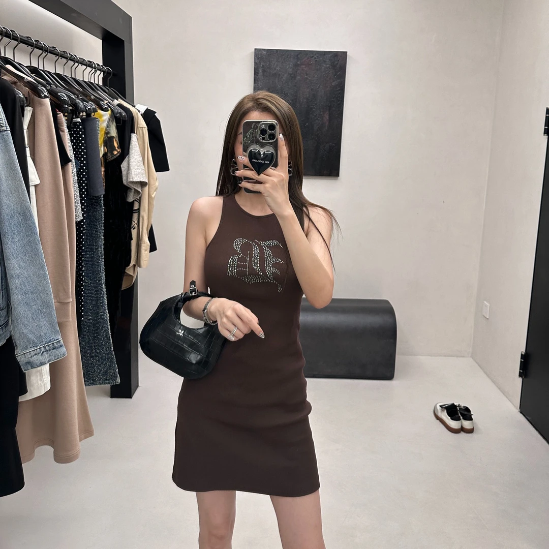 咖色辣妹烫钻连衣裙