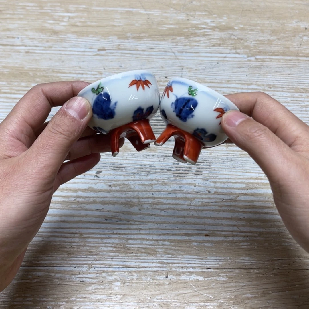 瓷片9**7密密麻麻地排列着一个大