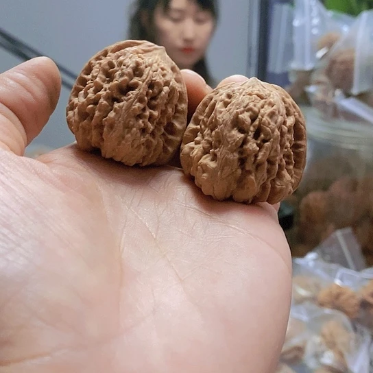 【闪购商品】把件文玩核桃37平谷凹底尖黄丝