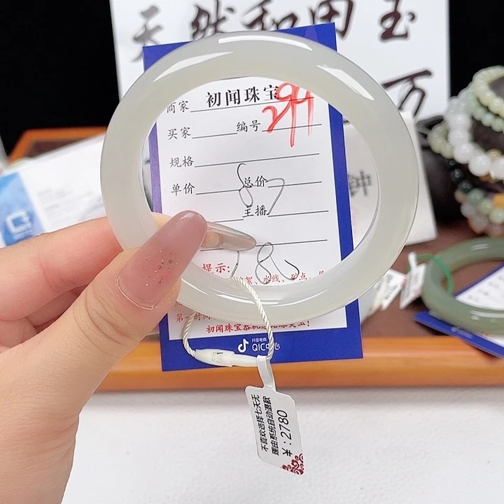 和田玉手镯未镶嵌