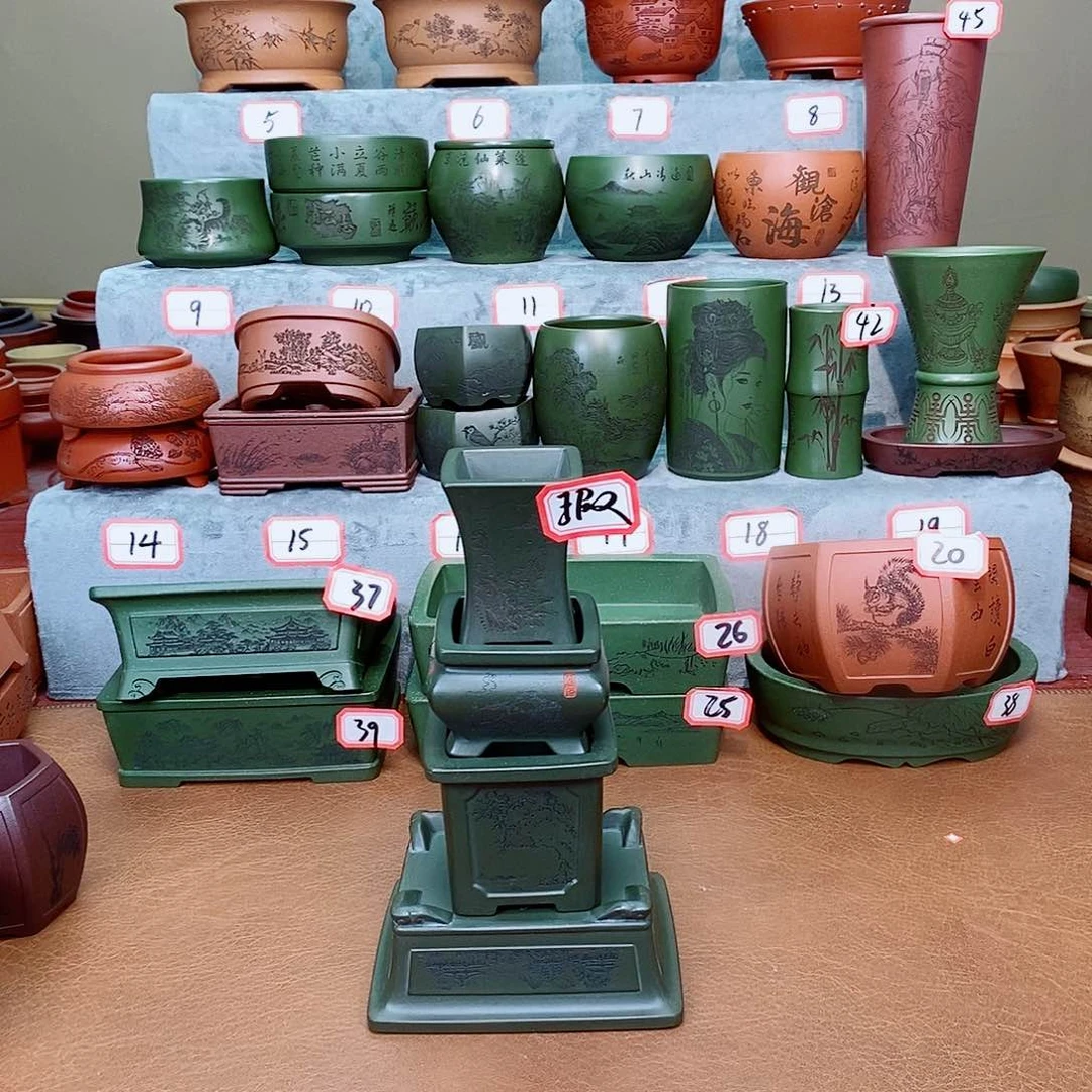 紫砂花盆我在看书