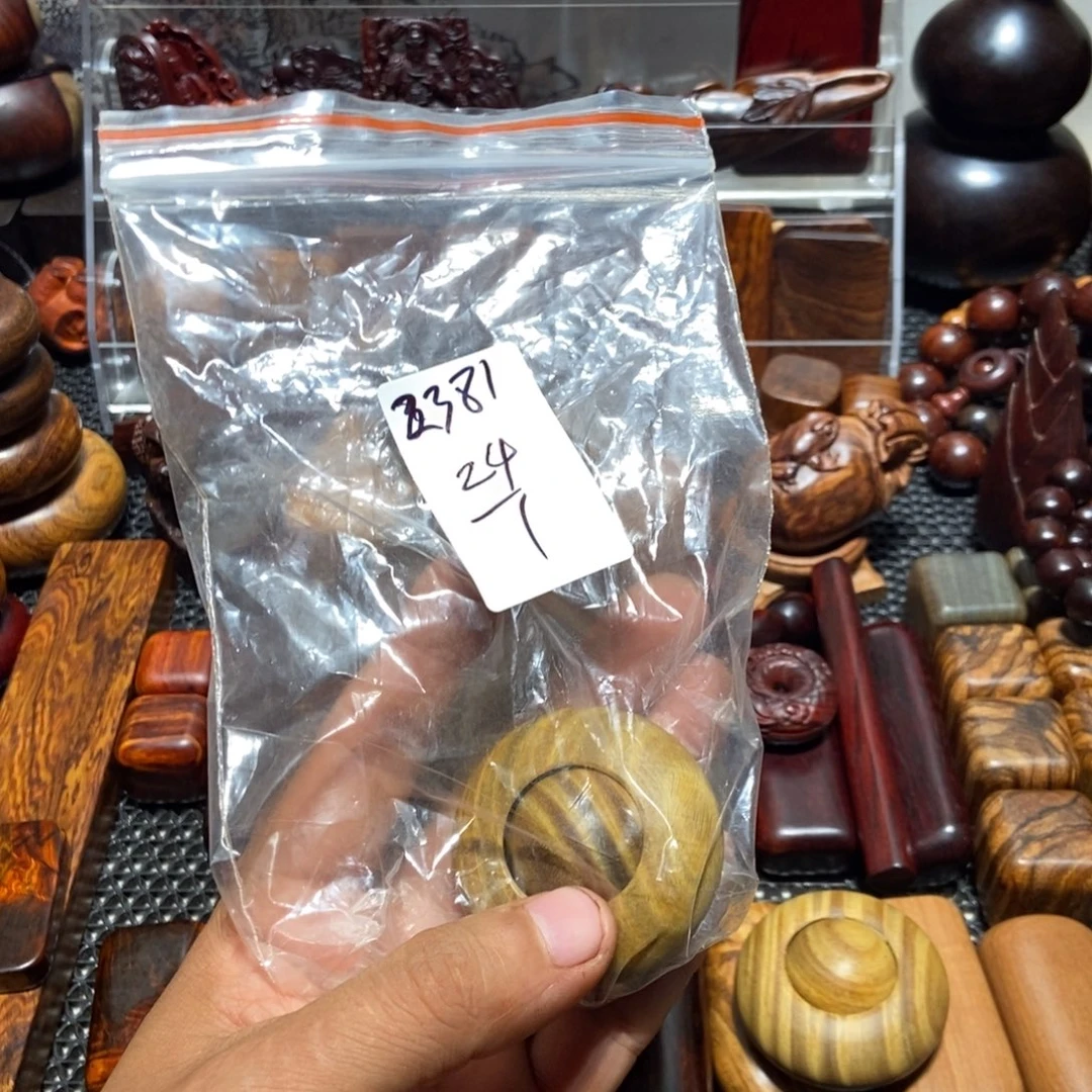 大叶紫檀（黑酸枝木类）