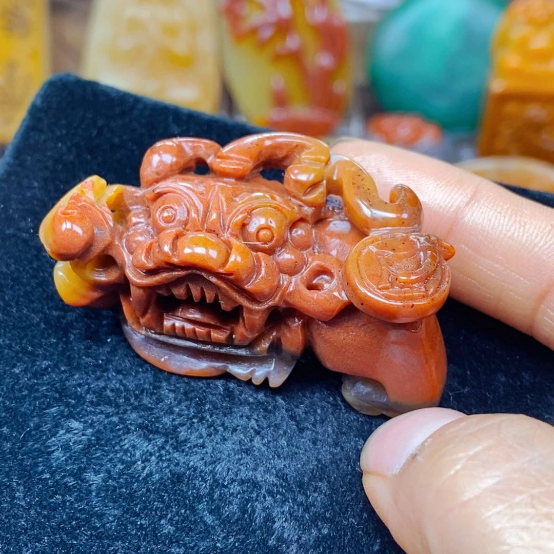 未镶嵌石英质玉（黄龙玉）颈饰