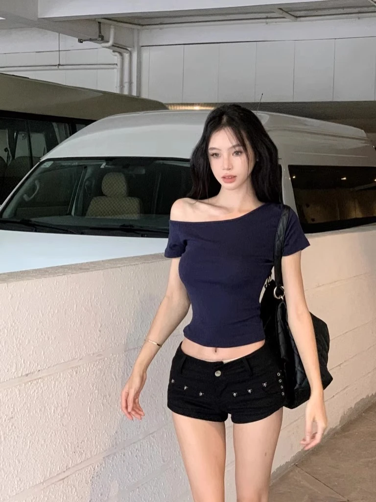 藏蓝色辣妹斜肩短袖修身T恤女夏季紧身短款别致独特绝美露肩上衣