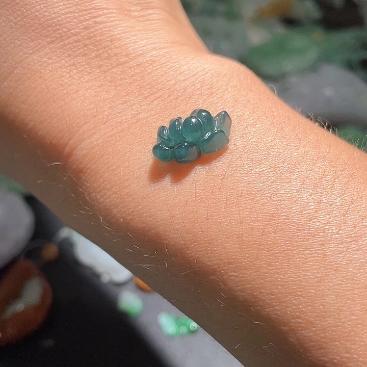 颈饰未镶嵌翡翠天