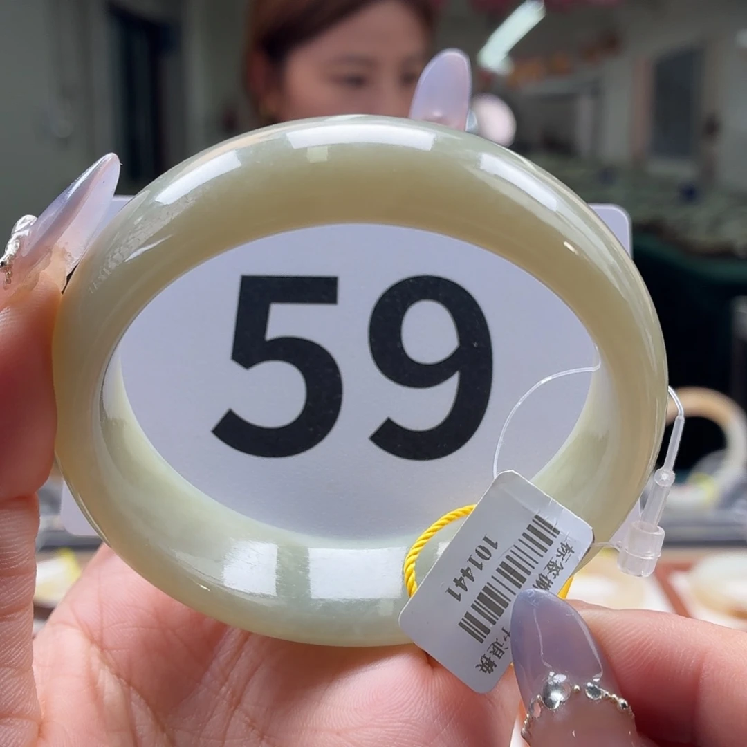 和田玉手镯未镶嵌纹