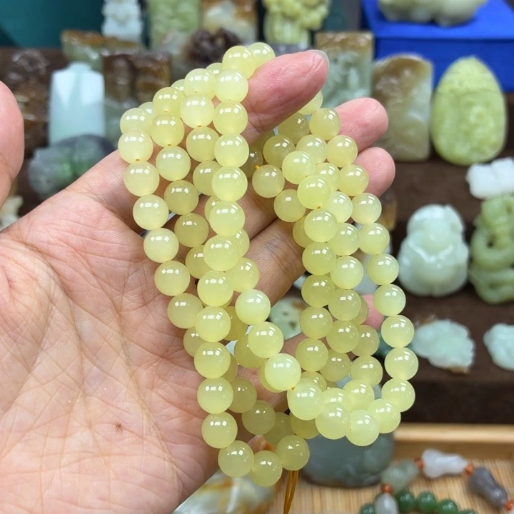 小***哥颈饰未镶嵌和田玉