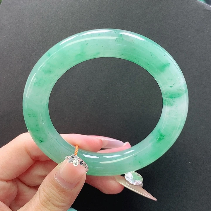 多***蒙石英质玉未镶嵌手镯