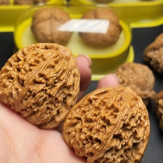 文玩核桃高炮南疆石