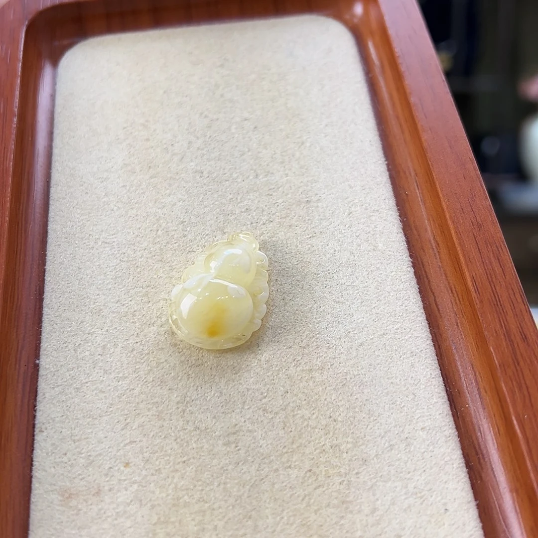蜜蜡未镶嵌珠宝奇石