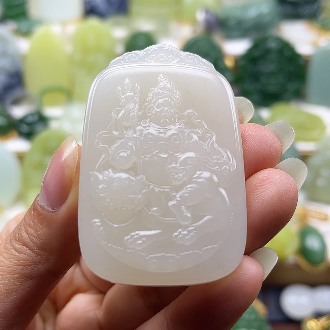 和田玉未镶嵌颈饰藕粉