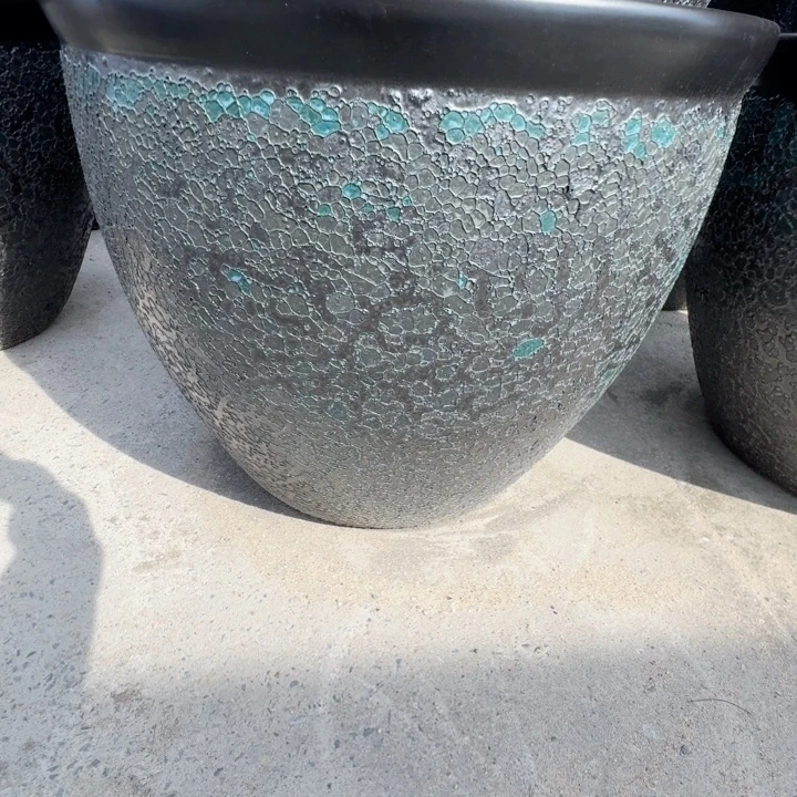 瓷片直径63，高52。绿