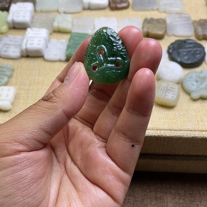 和田玉（糖玉）颈饰未镶嵌用****01