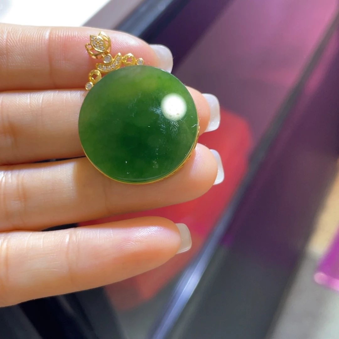 颈饰18K金镶嵌和田玉