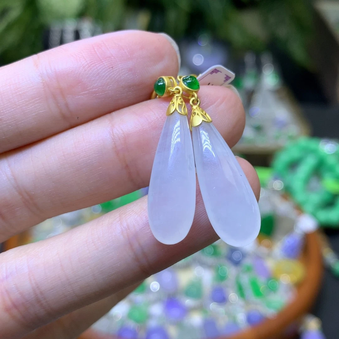 颈饰18K金镶嵌翡翠