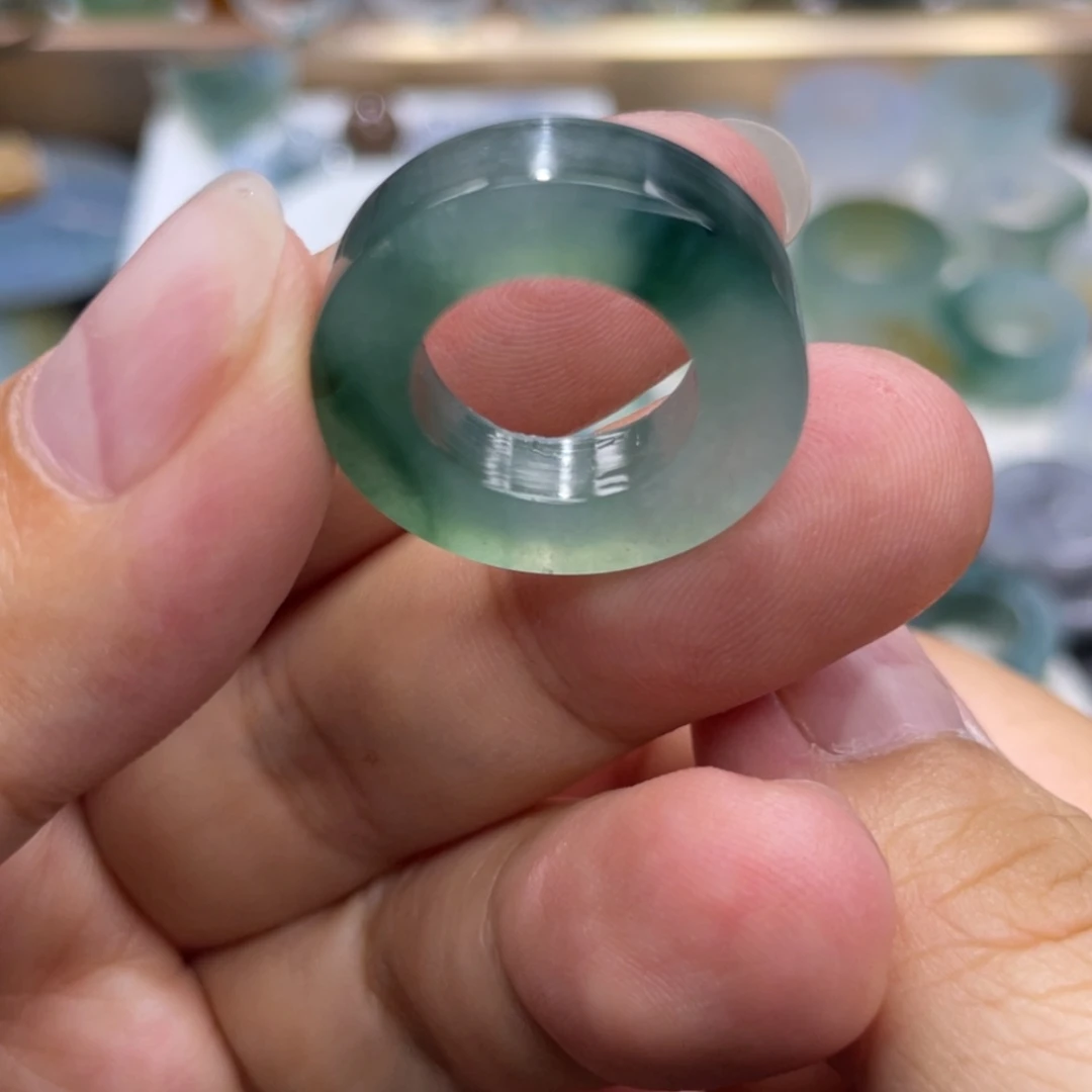 【闪购商品】定制翡翠未镶嵌天然翡翠5-13冰蓝微瑕漏