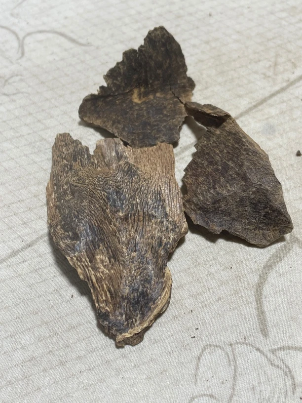 沉香老包头香6.2克，早期下树，背面干净，清香带甜。