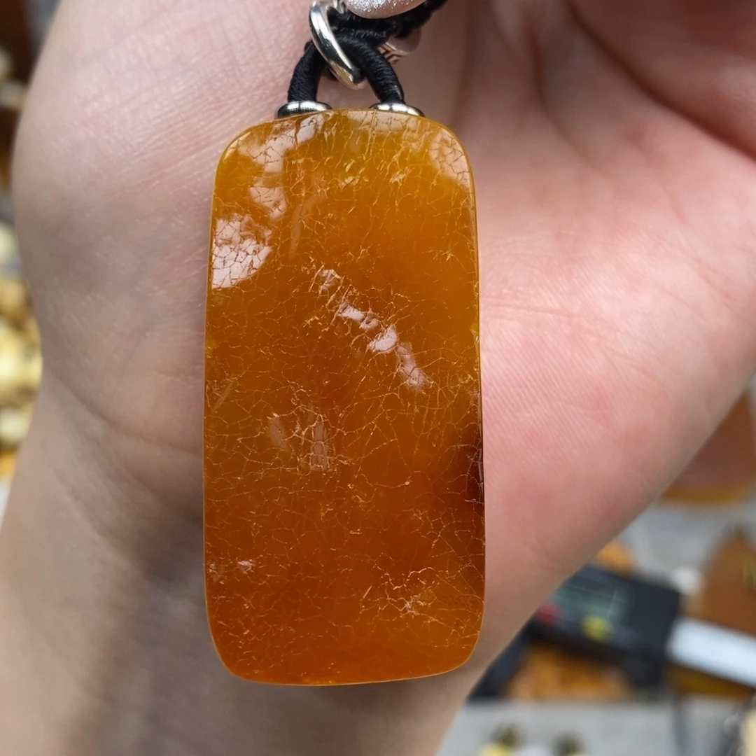 未镶嵌琥珀珠宝奇石