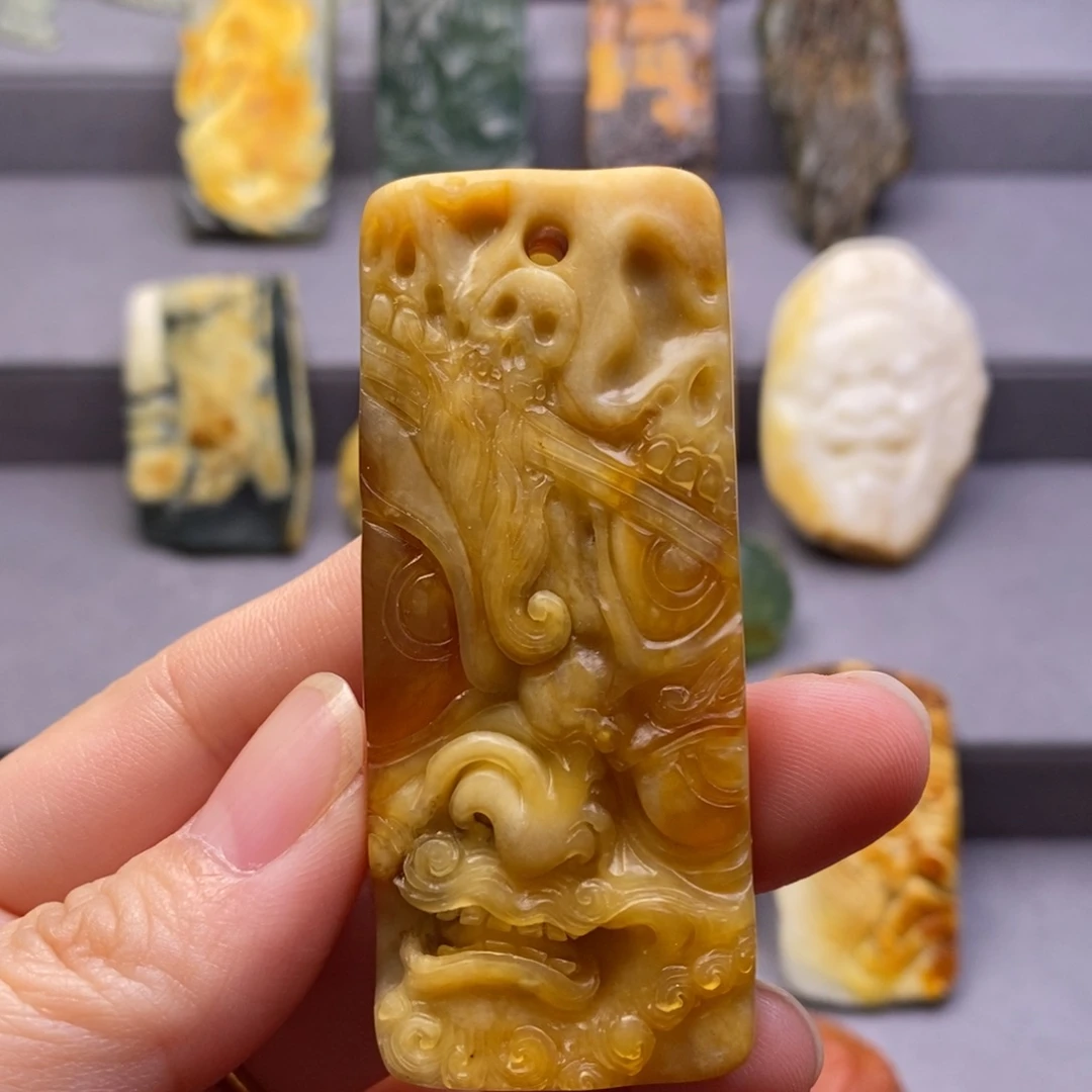 岫玉未镶嵌颈饰挂件