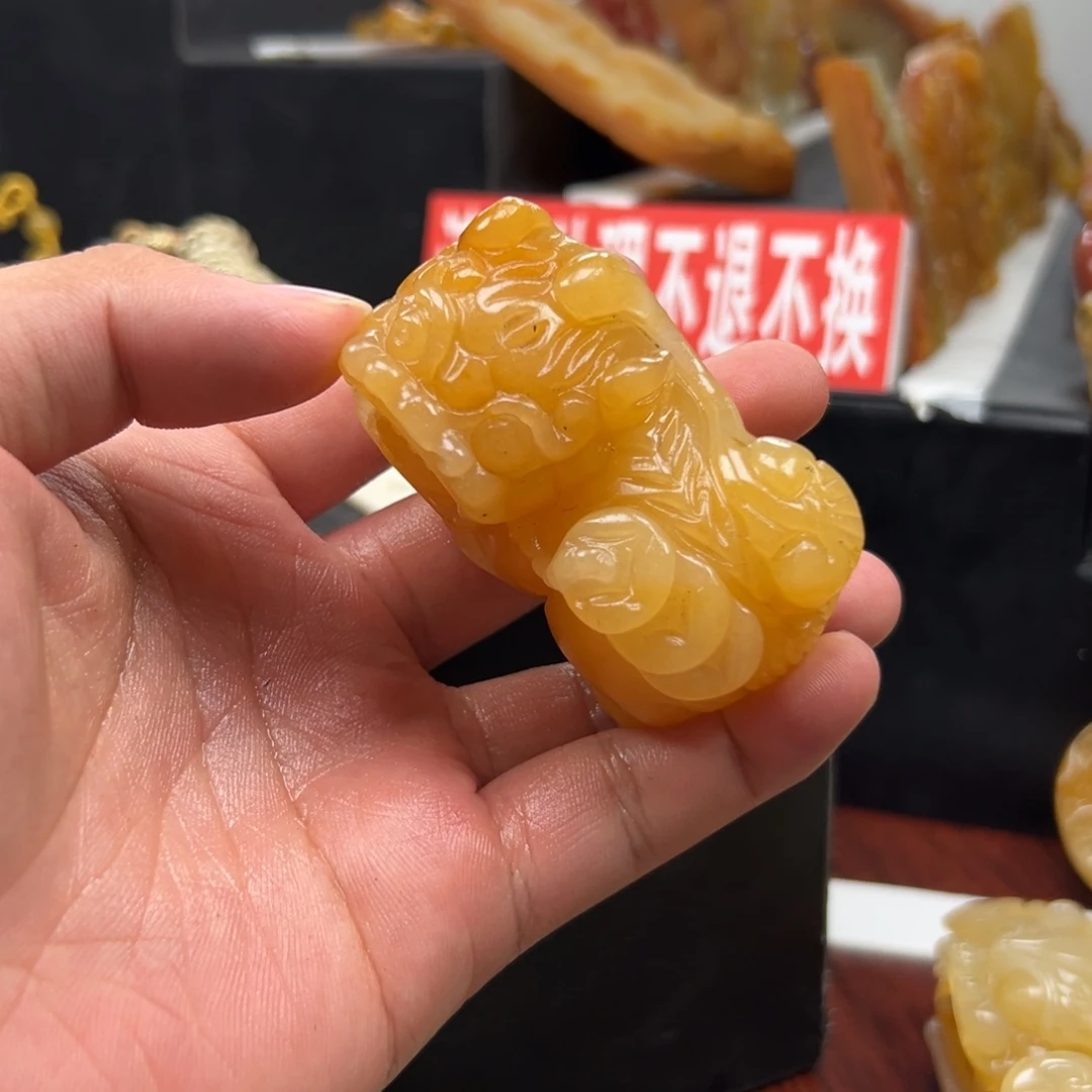 未镶嵌石英质玉（黄龙玉）黄龙玉