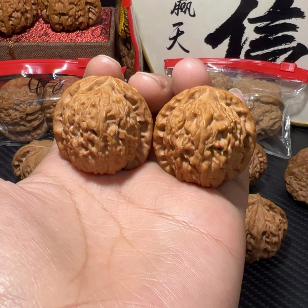 核桃小手捻白狮子35