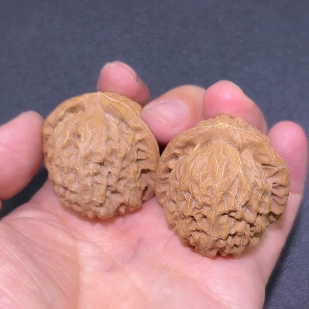 ****八文玩核桃吊坠金麒麟